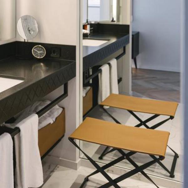 JUNO stool