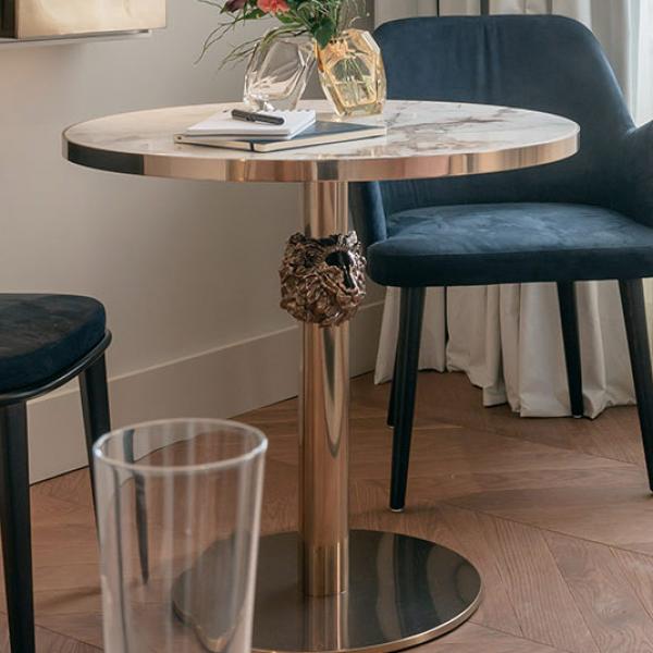 LION dining table