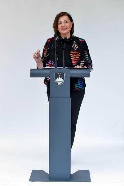Freestanding lectern SYMPHONY