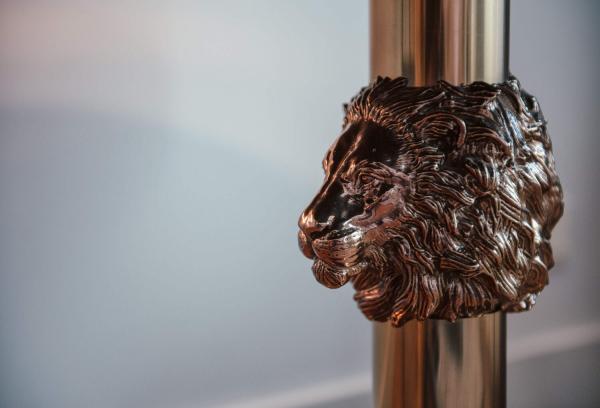 LION dining table